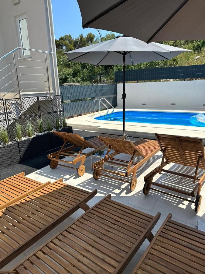 Villa Milena-With A Pool 特罗吉尔 外观 照片